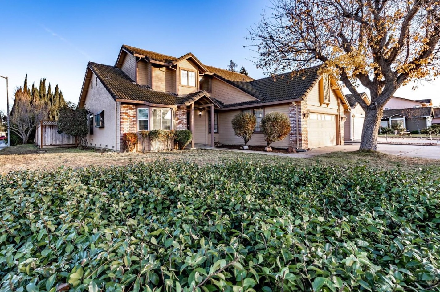 1301 Trieste Dr, Hollister, CA 95023