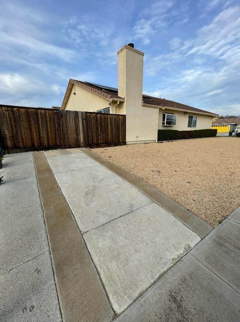 1001 Eagle Dr, Salinas, CA 93905-4452