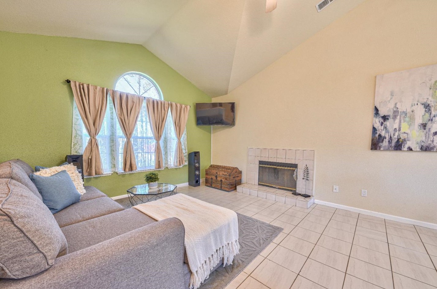 718 Andalucia Dr, Soledad, CA 93960-2571