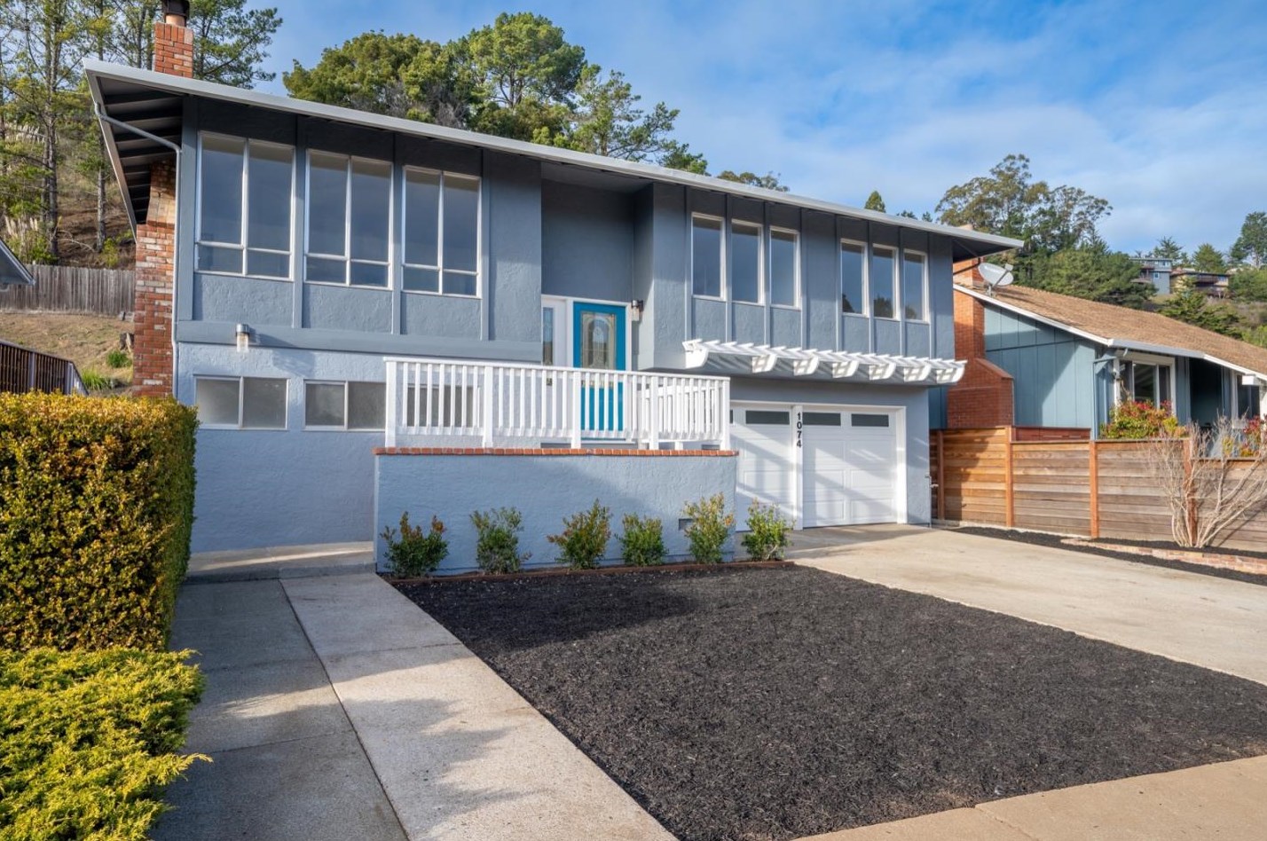 1074 Yosemite Dr, Pacifica, CA 94044