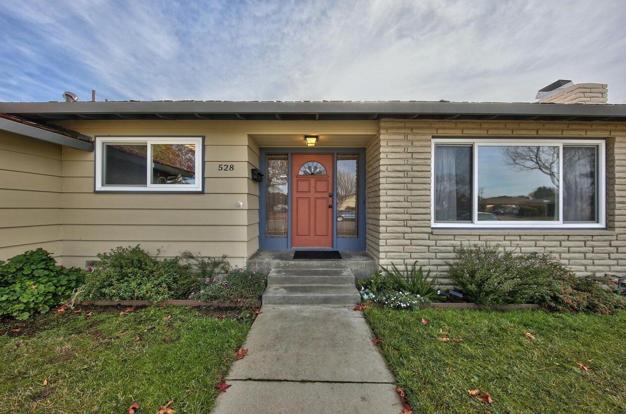 528 La Mesa Dr, Salinas, CA 93901-3815