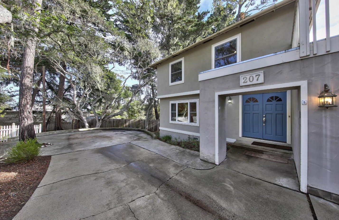 207 Herrmann Dr, Monterey, CA 93940