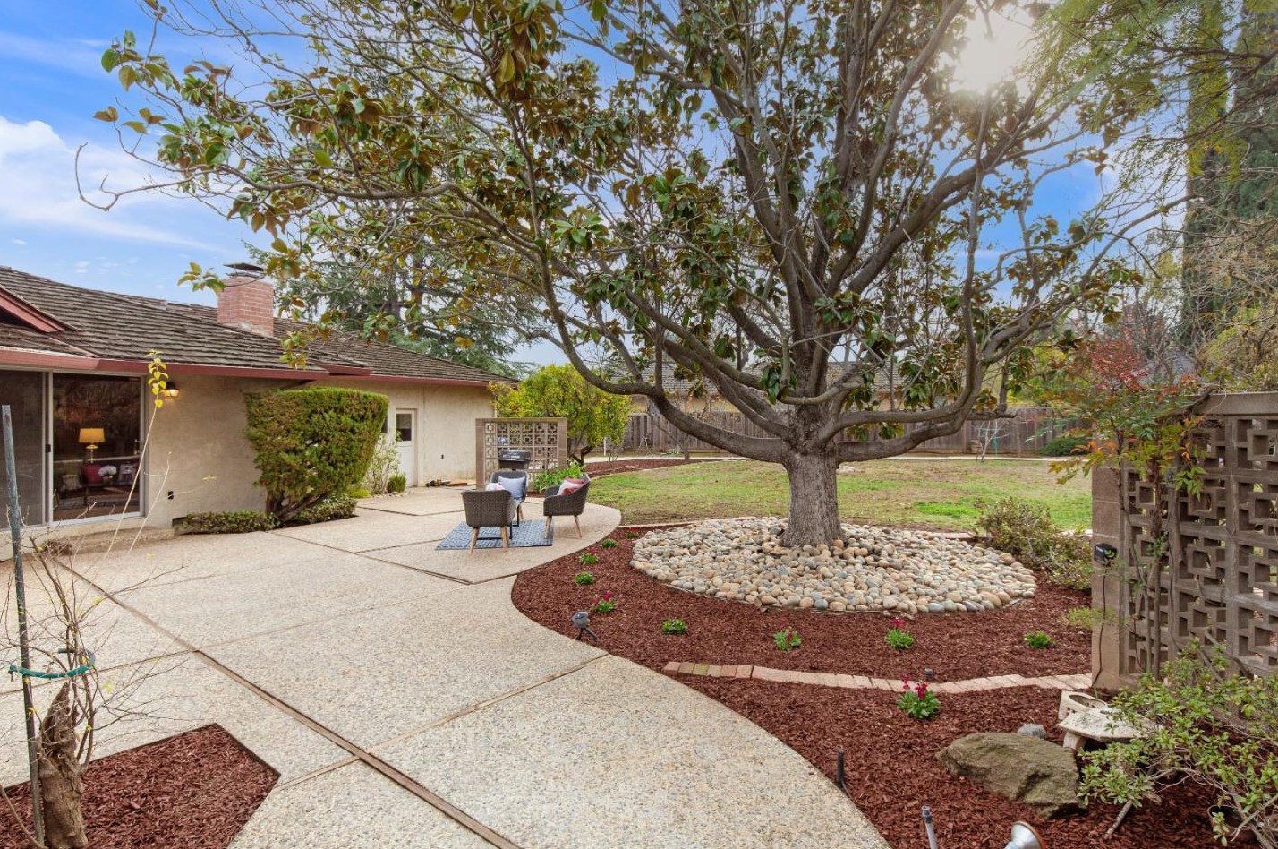 19930 Garnett Ct, Saratoga CA  95070-3801 exterior