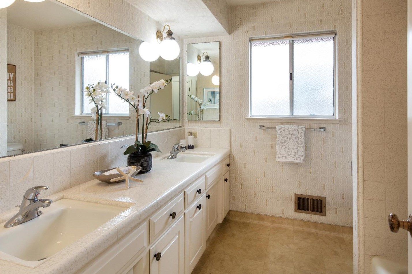 19930 Garnett Ct, Saratoga CA  95070-3801 exterior