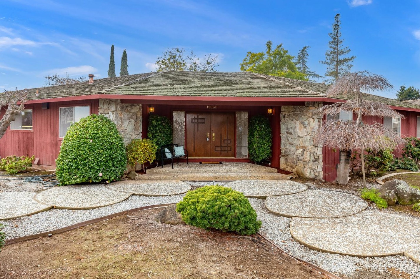 19930 Garnett Ct, Saratoga CA  95070-3801 exterior