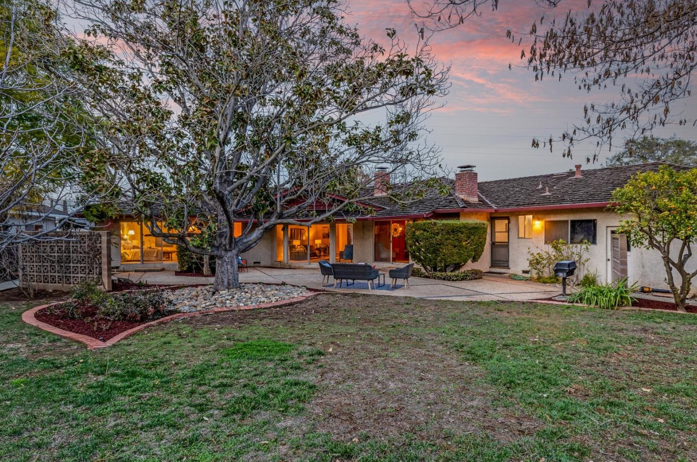 19930 Garnett Ct, Saratoga CA  95070-3801 exterior