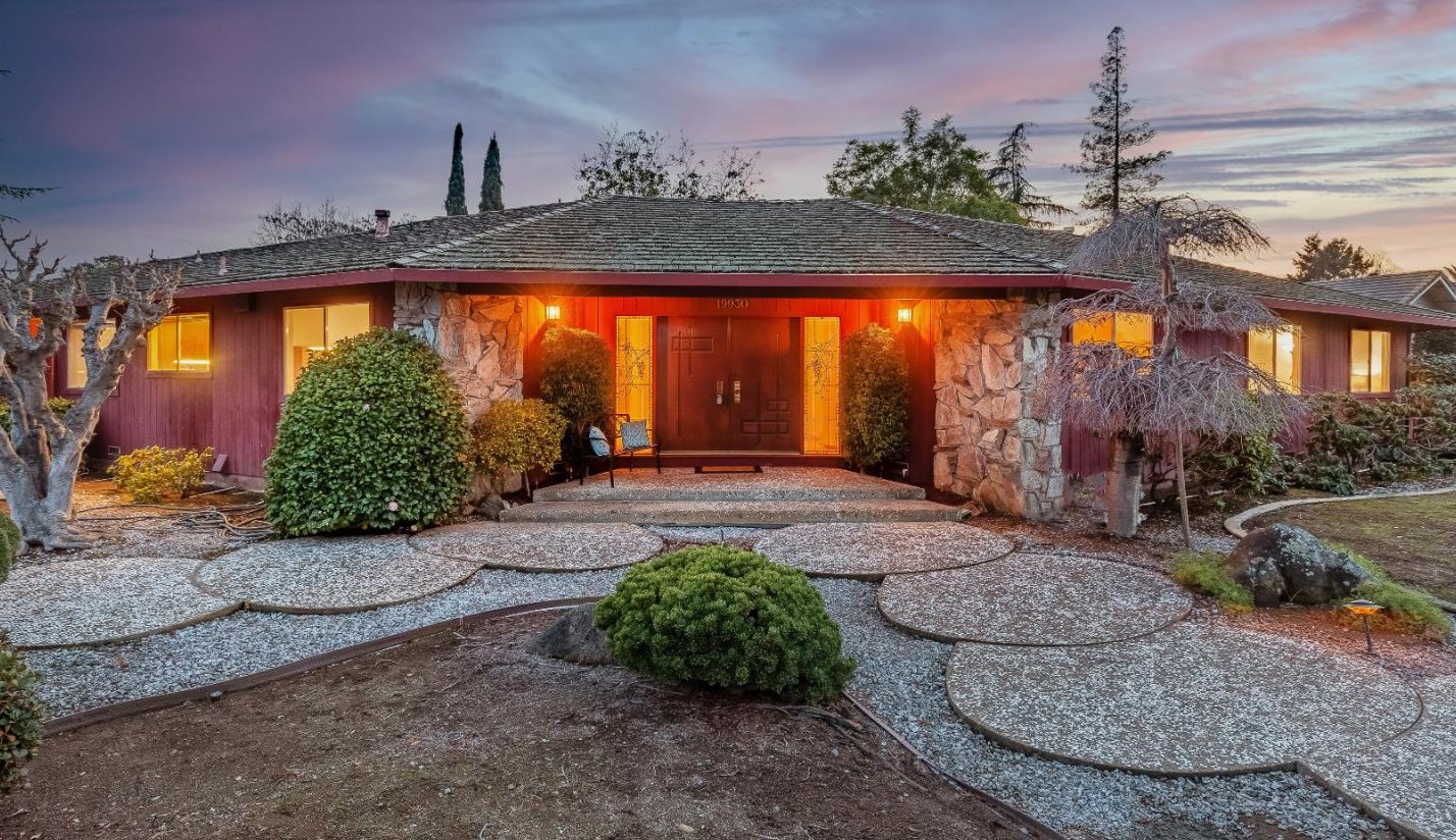 19930 Garnett Ct, Saratoga, CA 95070-3801