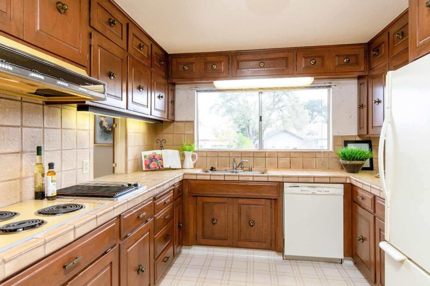 19930 Garnett Ct, Saratoga CA  95070-3801 exterior