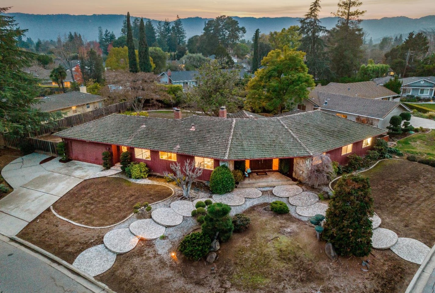 19930 Garnett Ct, Saratoga CA  95070-3801 exterior