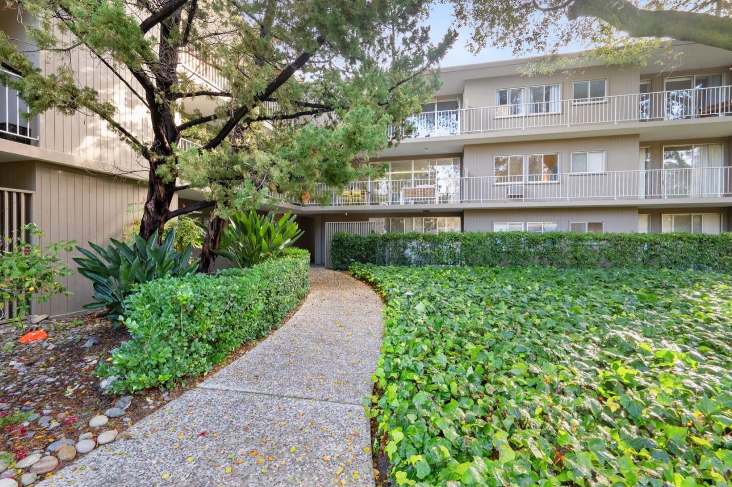 14345 Saratoga Ave 27, Saratoga, CA 95070