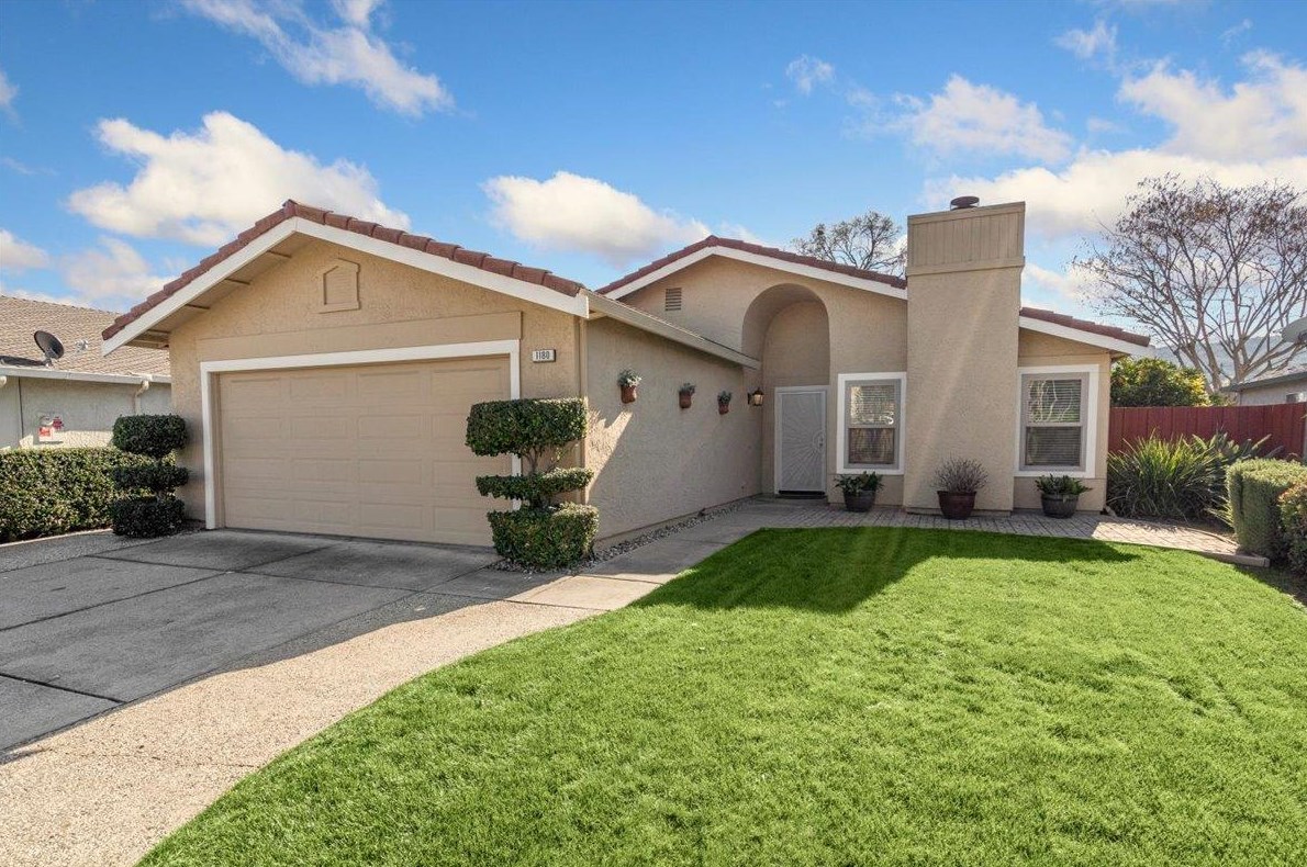 1180 Peterson Dr, Gilroy, CA 95020-3849