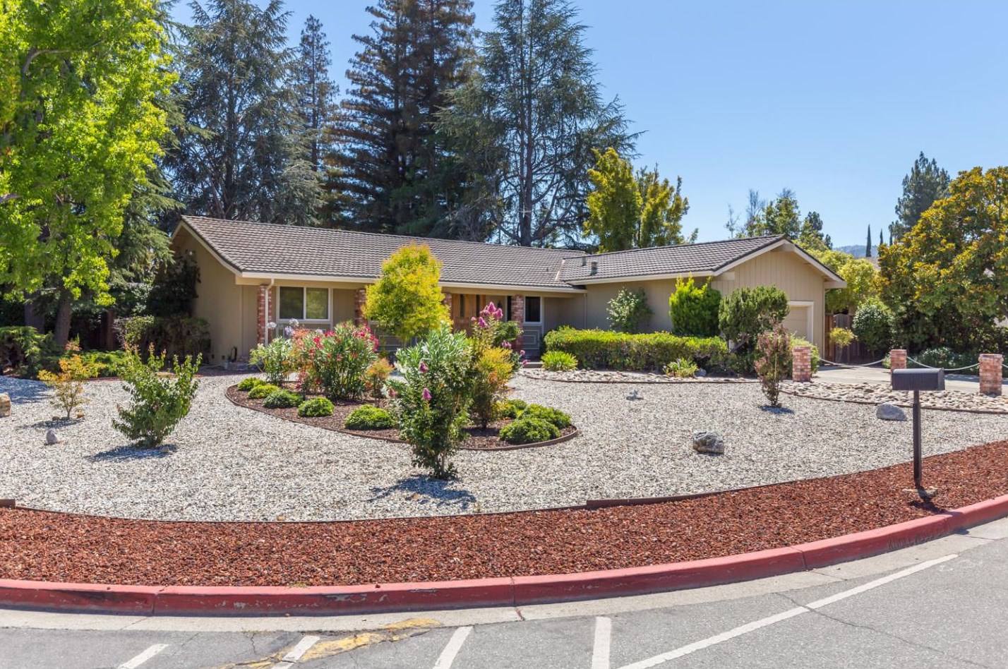 20154 Knollwood Dr, Saratoga, CA 95070