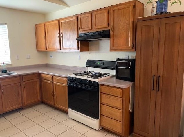 360 N Chappell Rd, Hollister, CA 95023