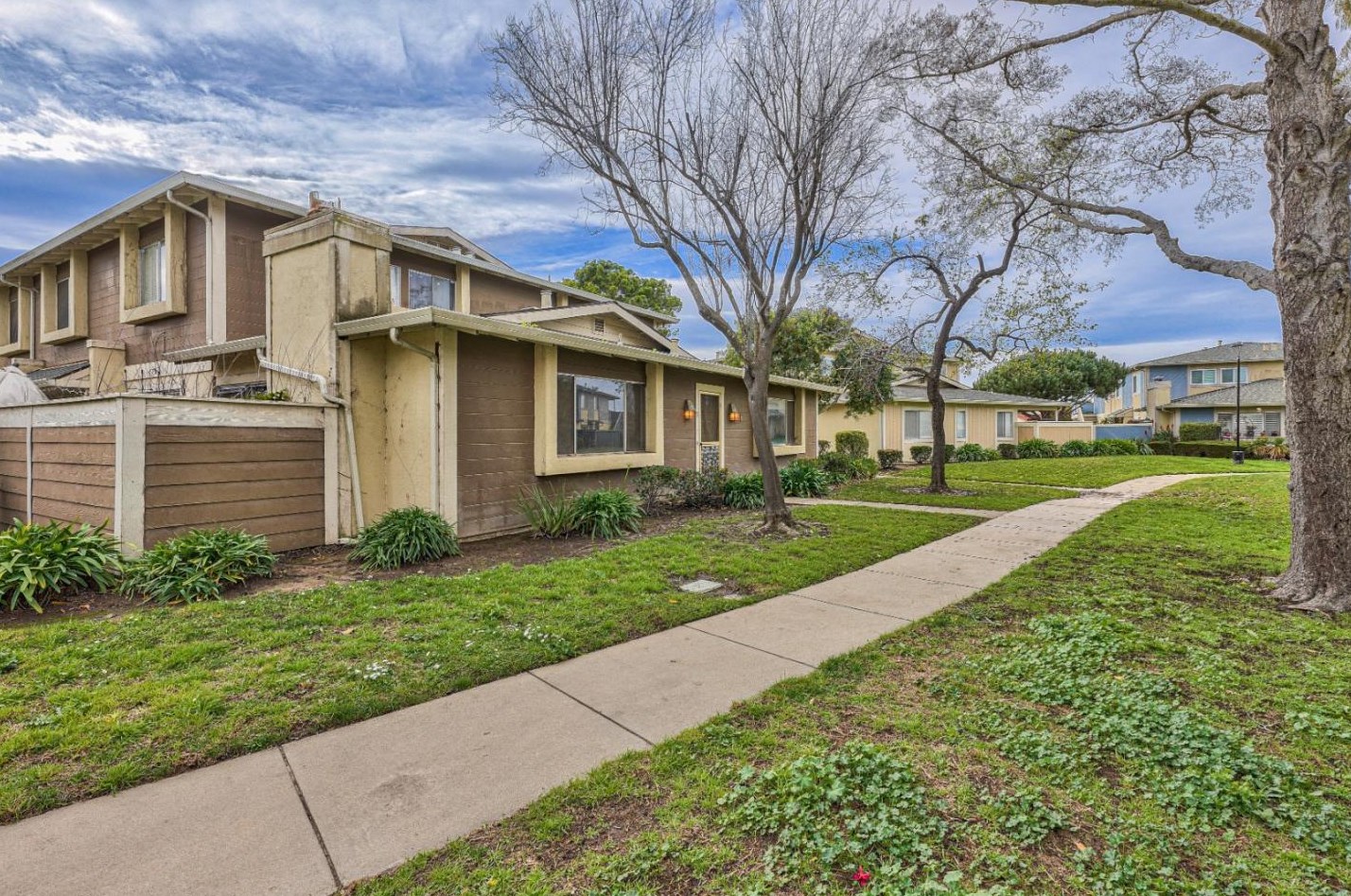 1875 Cherokee Dr, Salinas, CA 93906-2388