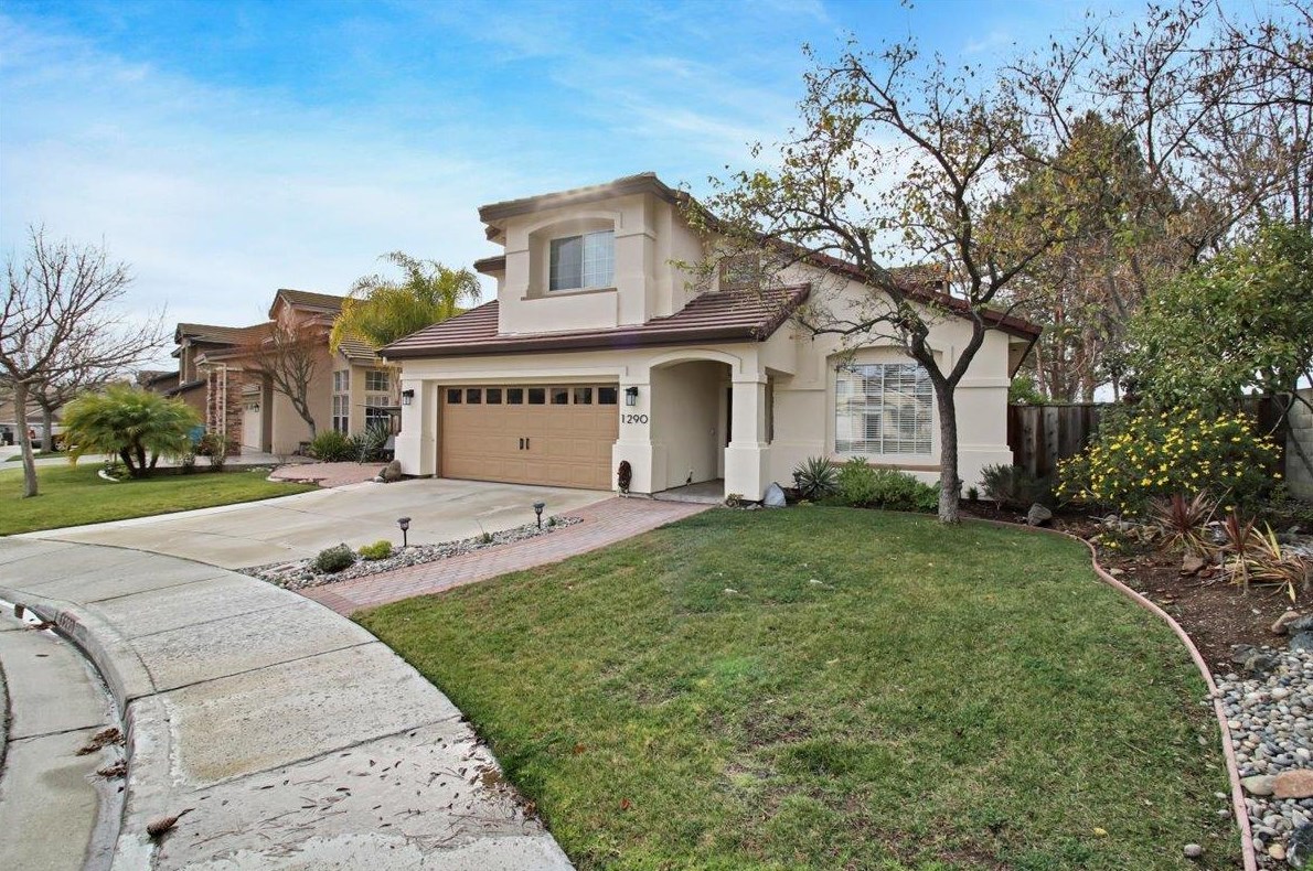 1290 Morningside Cir, Hollister, CA 95023