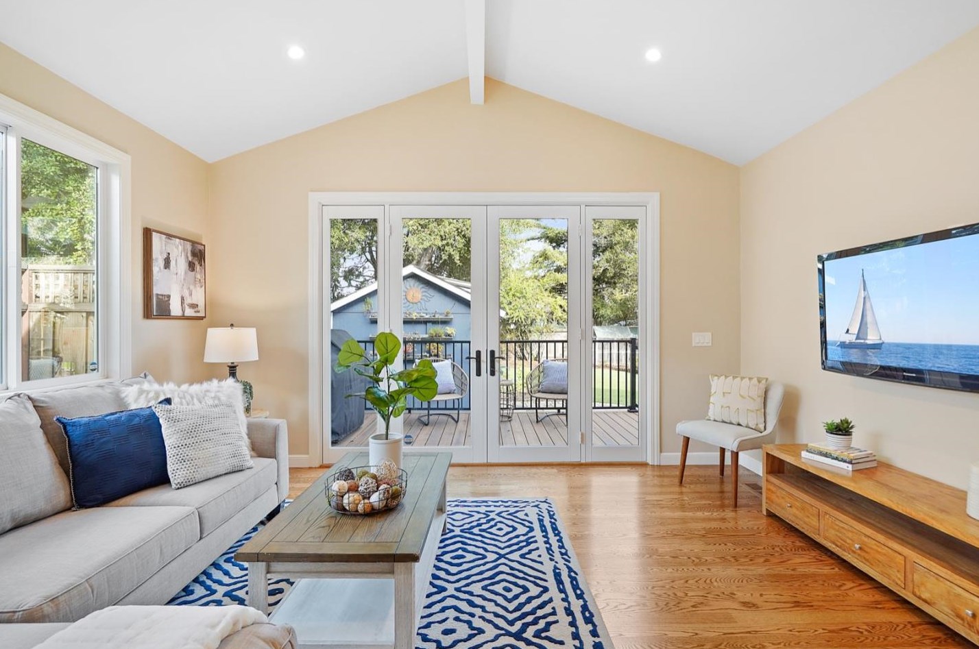 318 24th Ave, San Mateo CA  94403-2230 exterior