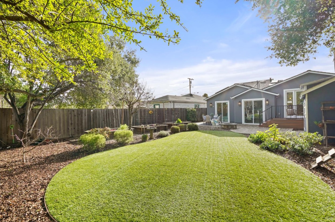 318 24th Ave, San Mateo CA  94403-2230 exterior