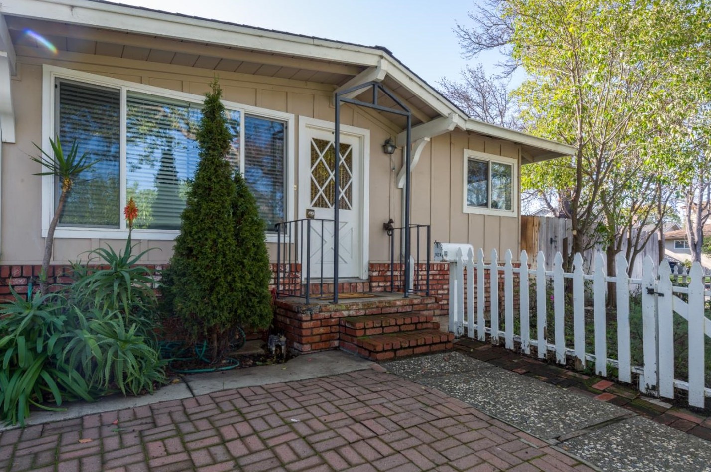1436 Sierra St, Redwood City, CA 94061