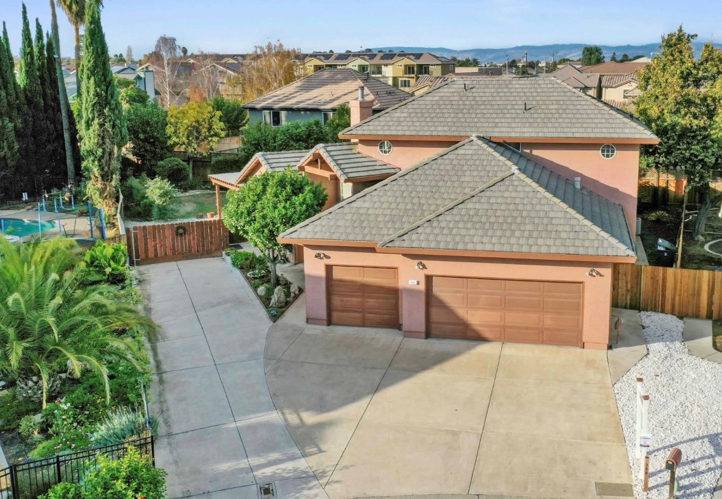 310 Tina Dr, Hollister, CA 95023