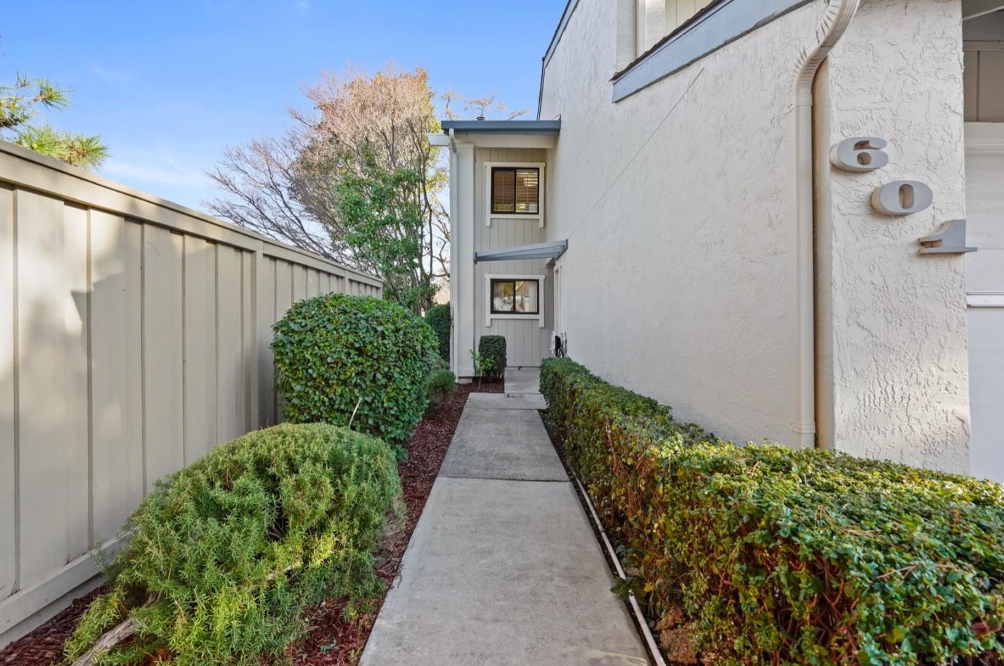 601 Aquarius Ln, San Mateo, CA 94404