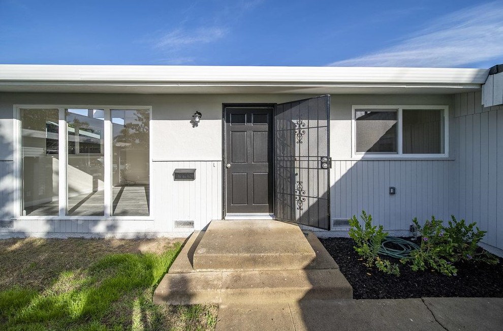 640 Walnut Ln, Hollister, CA 95023