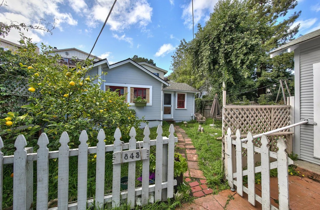 843 Lomita St, Monterey CA  93940-4461 exterior