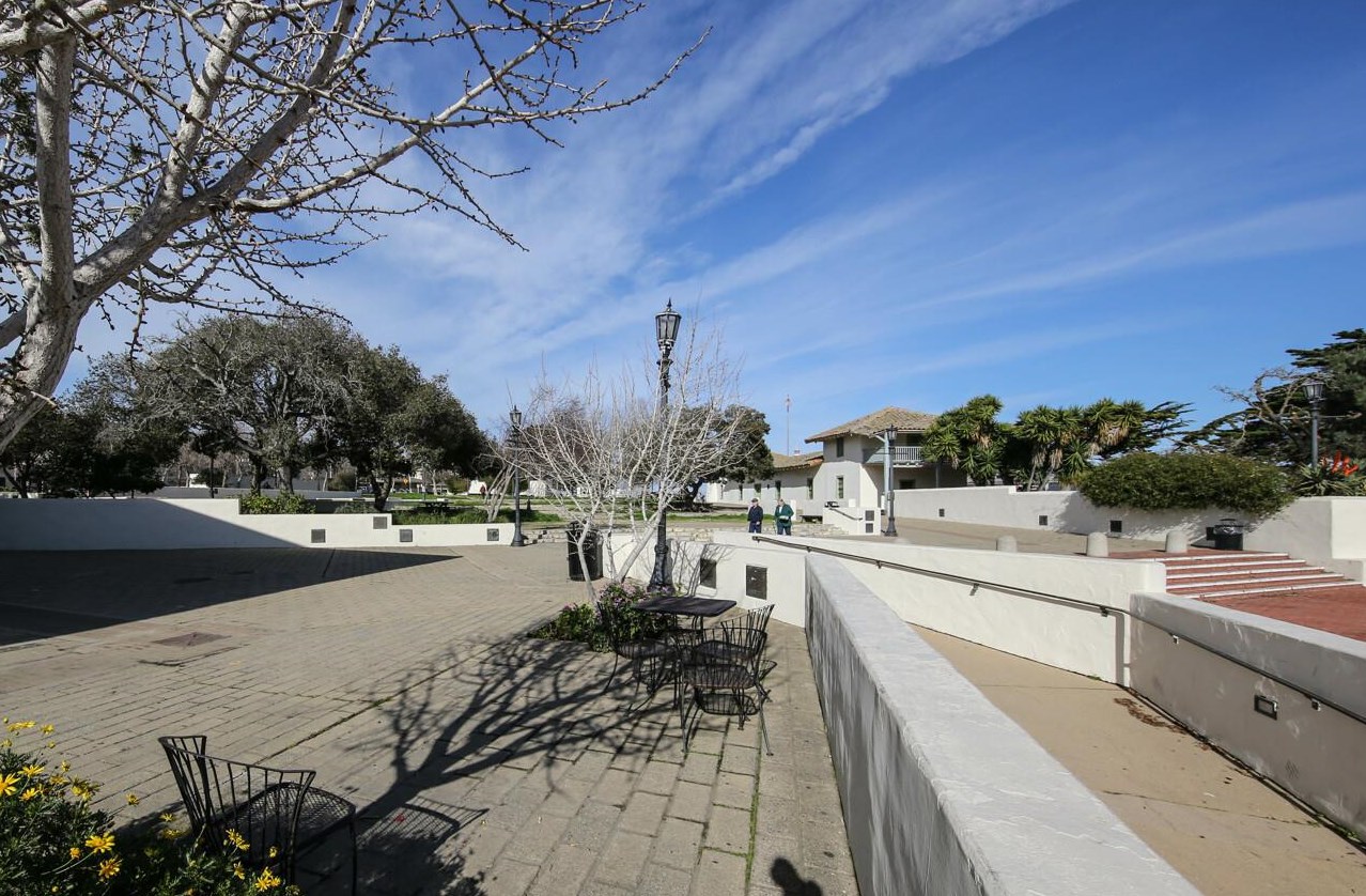 843 Lomita St, Monterey CA  93940-4461 exterior