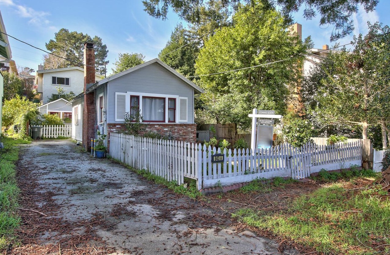 843 Lomita St, Monterey CA  93940-4461 exterior