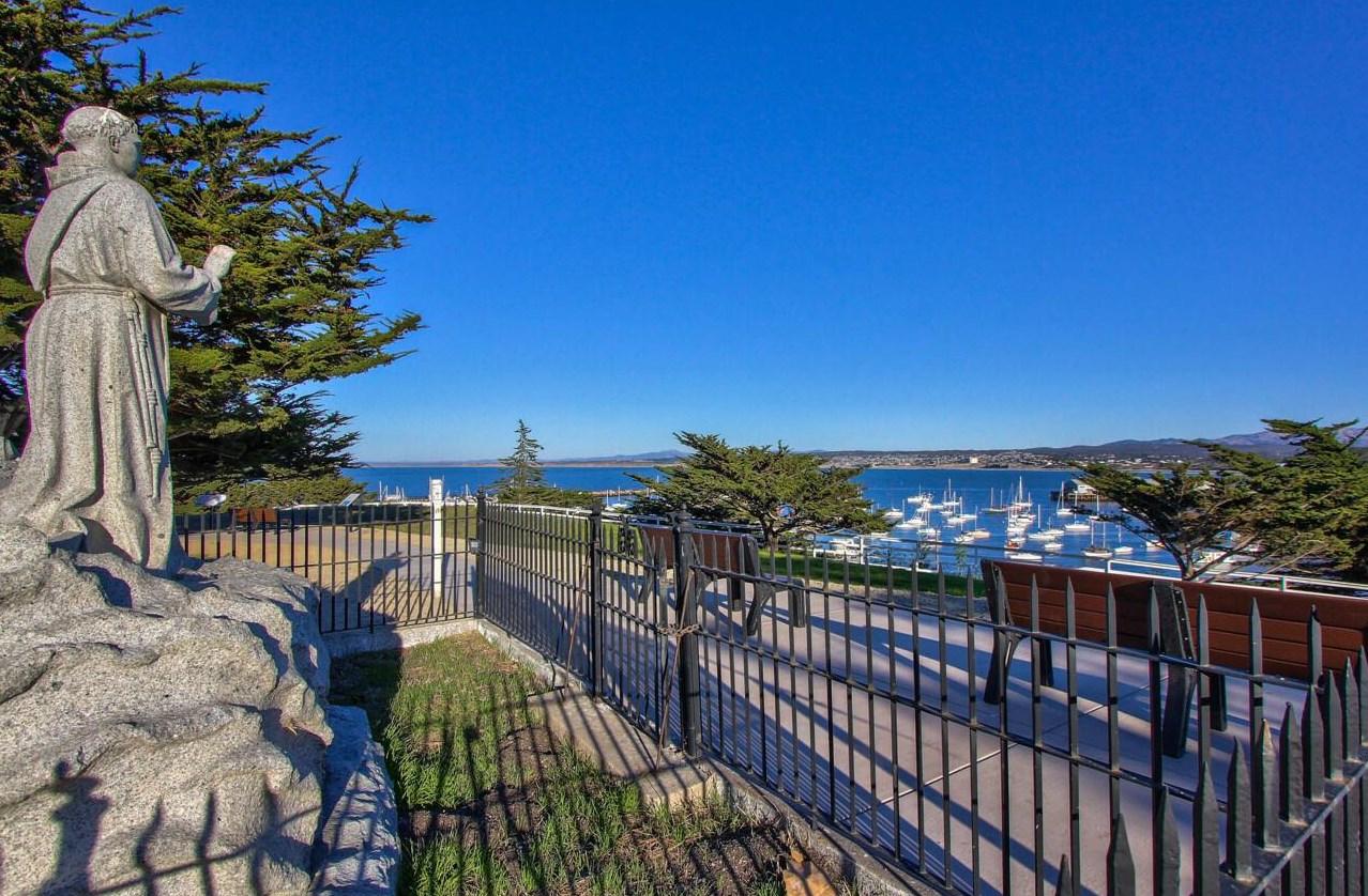 843 Lomita St, Monterey CA  93940-4461 exterior