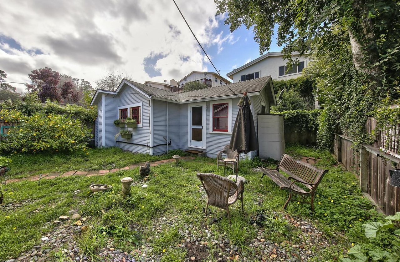 843 Lomita St, Monterey CA  93940-4461 exterior