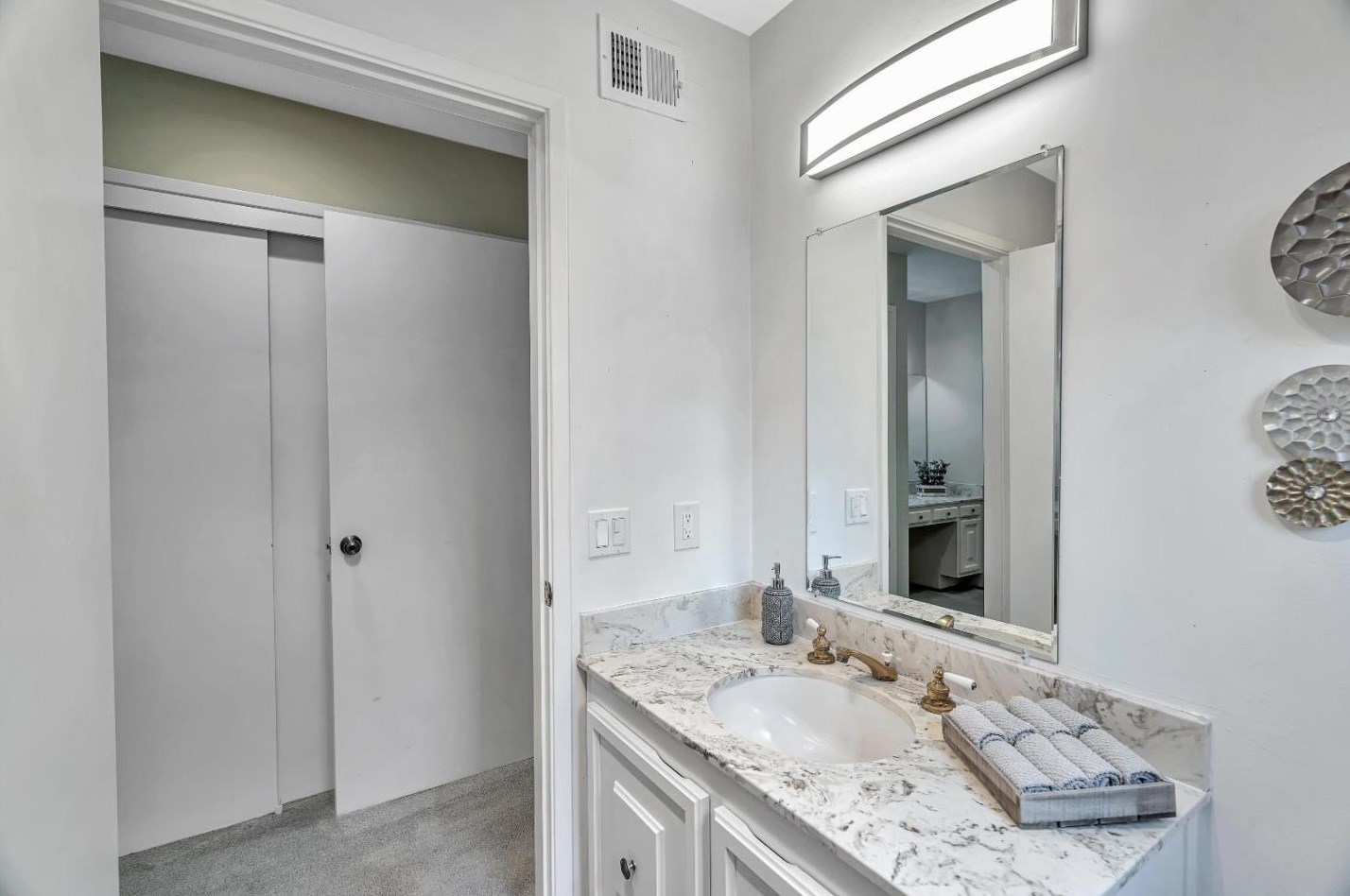 5487 Cribari Grn, San Jose CA  95135-1321 exterior