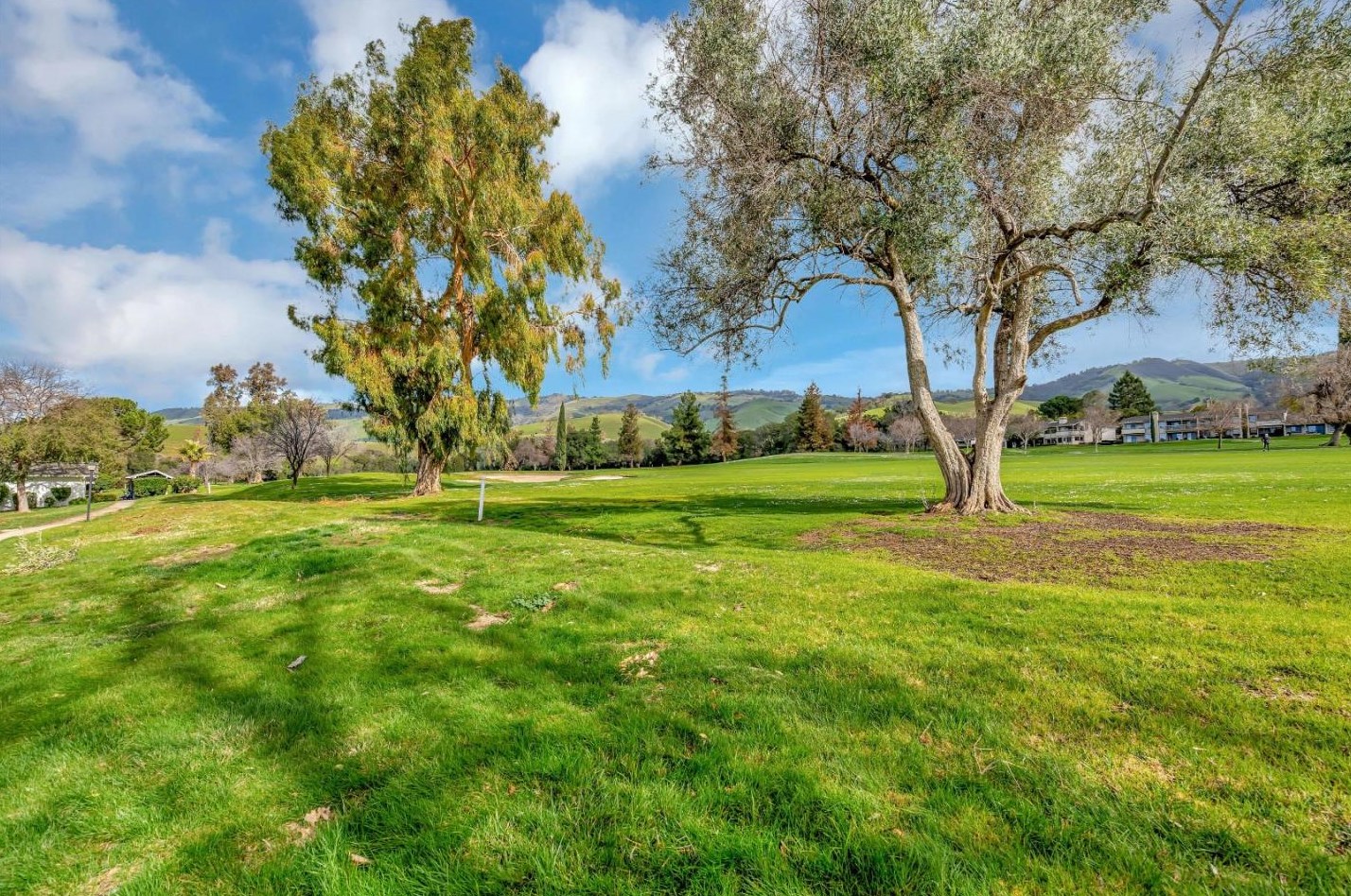 5487 Cribari Grn, San Jose CA  95135-1321 exterior