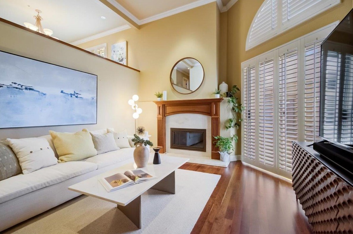 139 Court Ln, San Mateo, CA 94404-2140