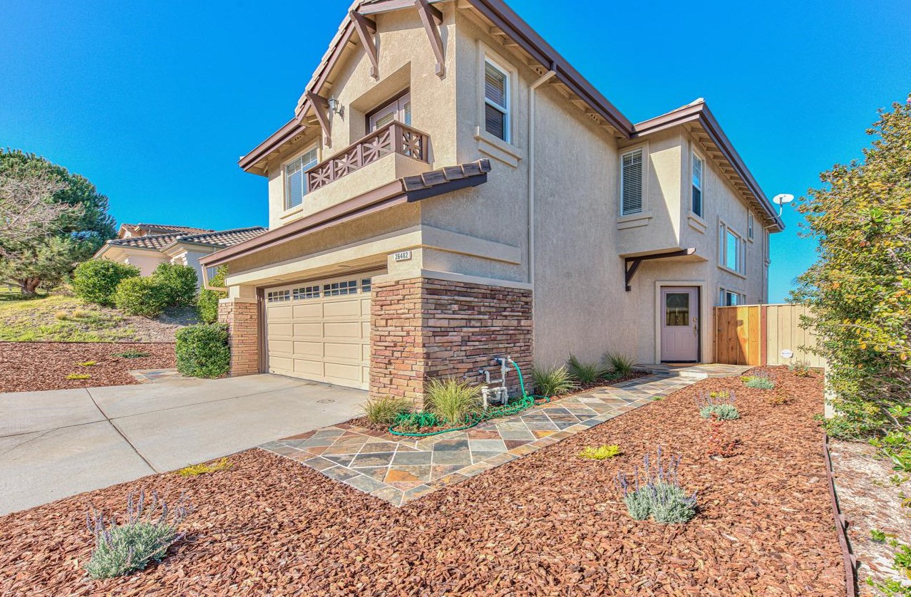 26482 Honor Ln, Salinas, CA 93908-1568
