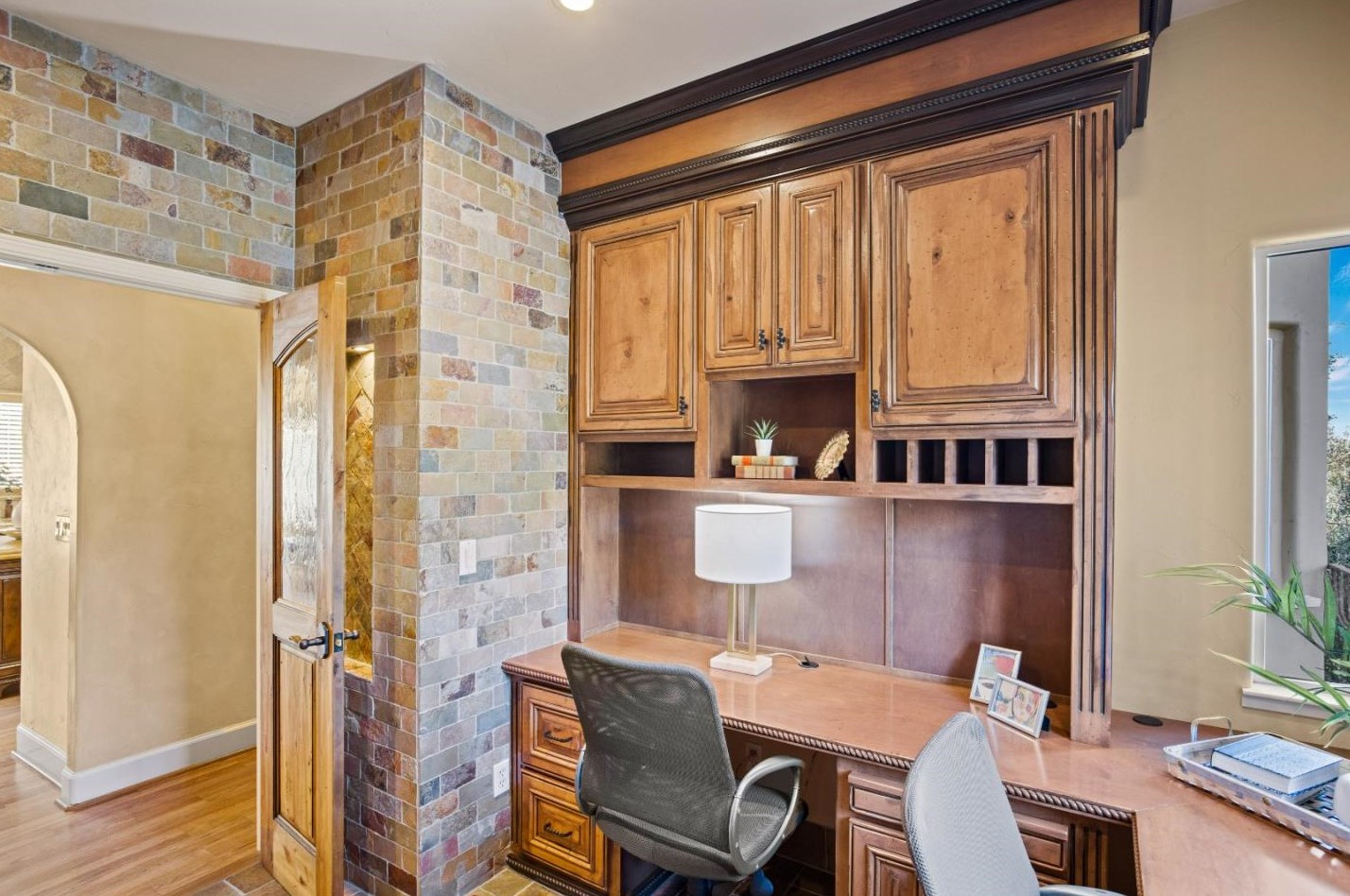 25300 El Camino Nuevo, Monterey CA  93940-6683 exterior