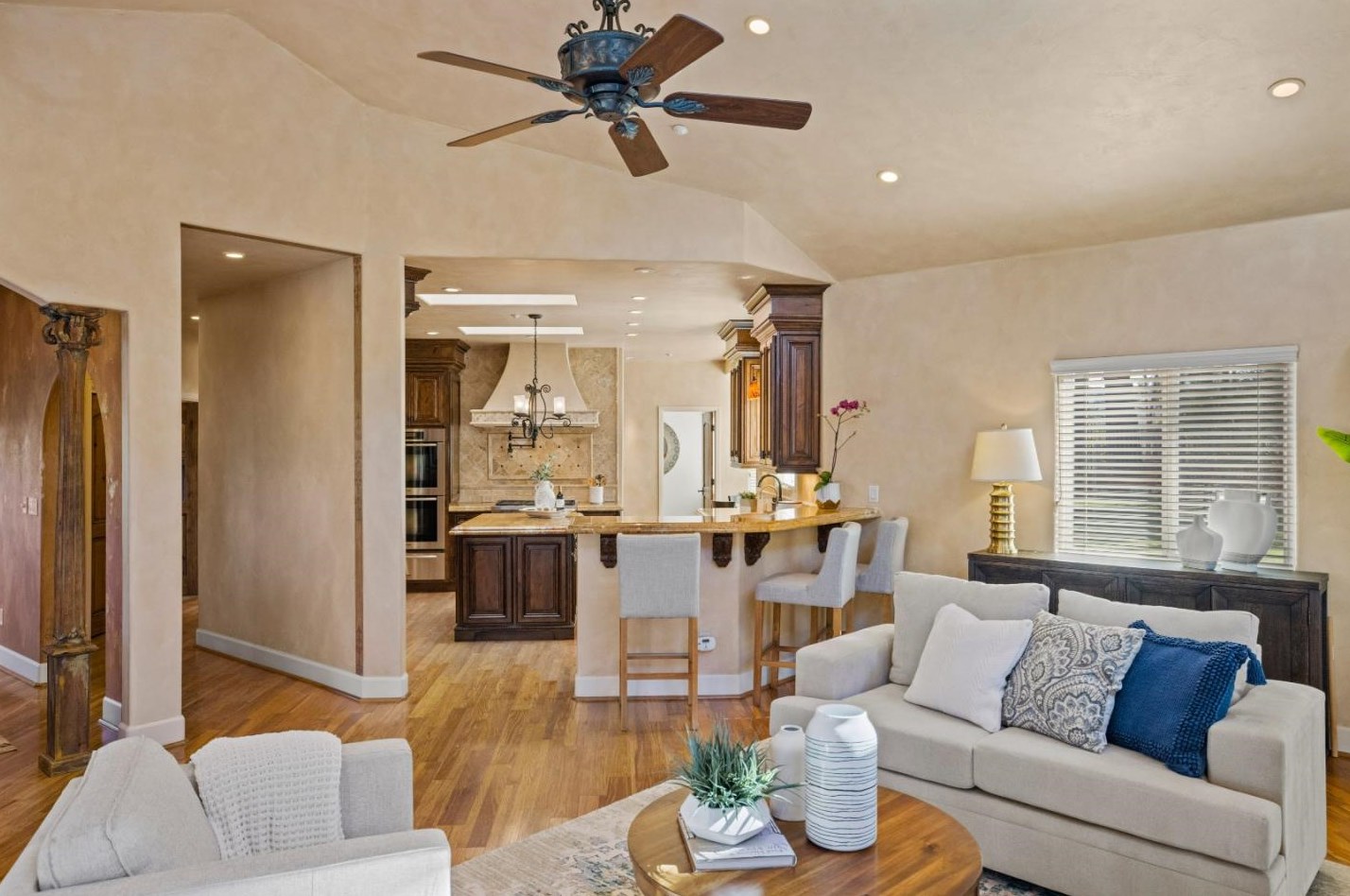 25300 El Camino Nuevo, Monterey CA  93940-6683 exterior