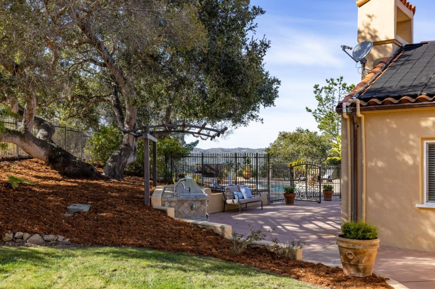 25300 El Camino Nuevo, Monterey CA  93940-6683 exterior
