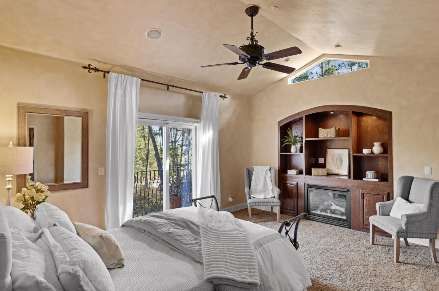 25300 El Camino Nuevo, Monterey CA  93940-6683 exterior