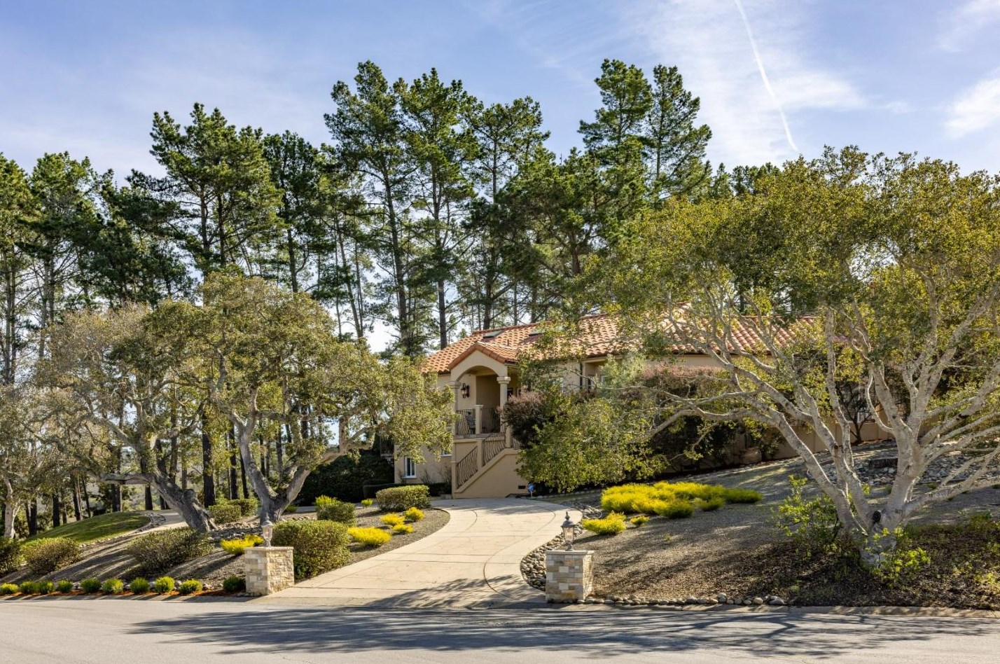 25300 El Camino Nuevo, Monterey CA  93940-6683 exterior