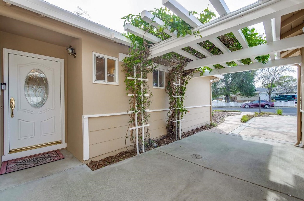 136 Oakmont Way, Los Gatos, CA 95032-2525