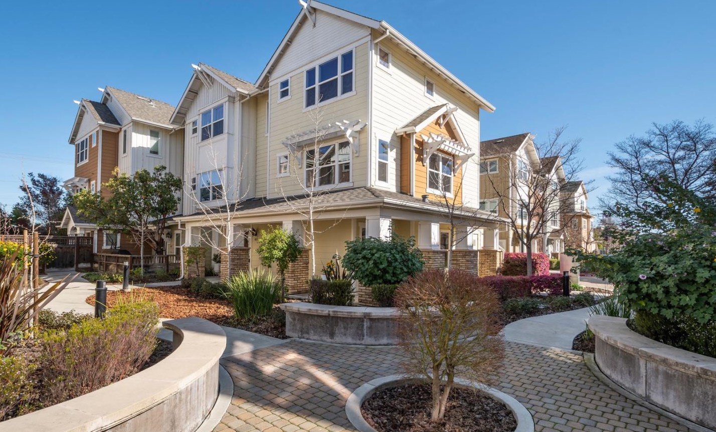 403 Hummingbird Ln, San Mateo, CA 94402-1989