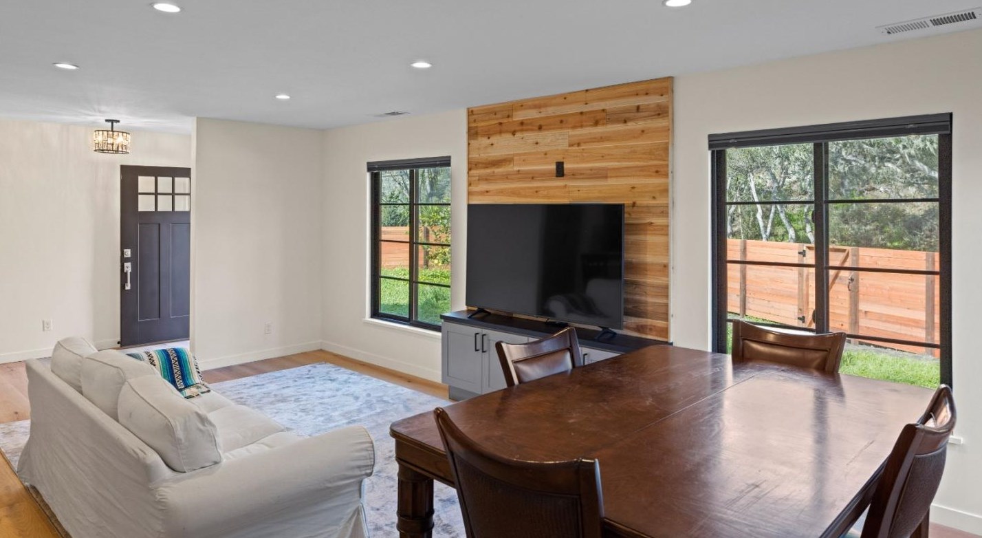 1184 Josselyn Canyon Rd, Monterey CA  93940-5235 exterior