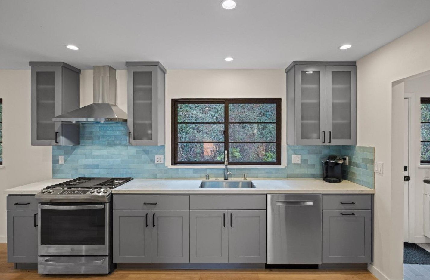 1184 Josselyn Canyon Rd, Monterey CA  93940-5235 exterior