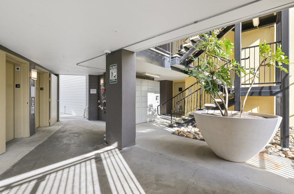 8300 Oceanview Ter, San Francisco CA 94132-3257 exterior