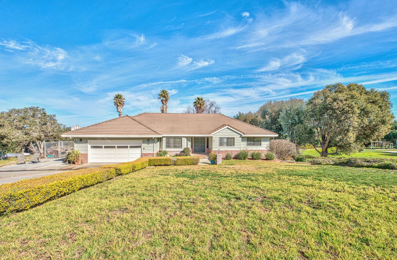 19530 Redding Dr, Salinas, CA 93908-9671