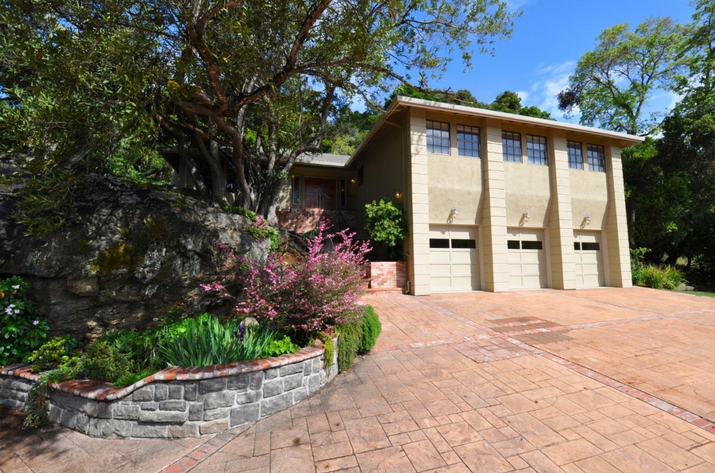 1140 Tartan Trail Rd, Burlingame, CA 94010