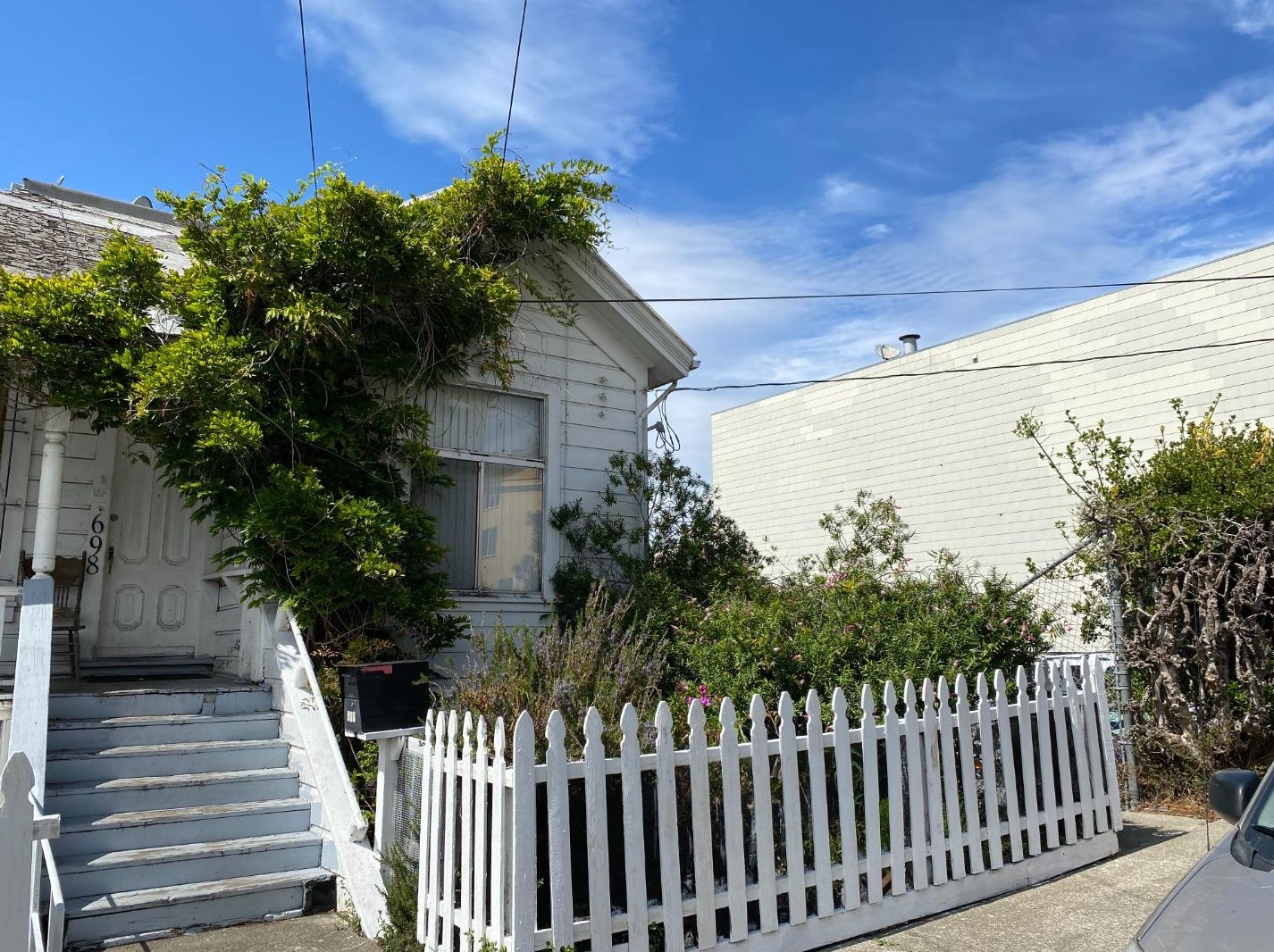 698 Hillside Blvd, Daly City, CA 94014
