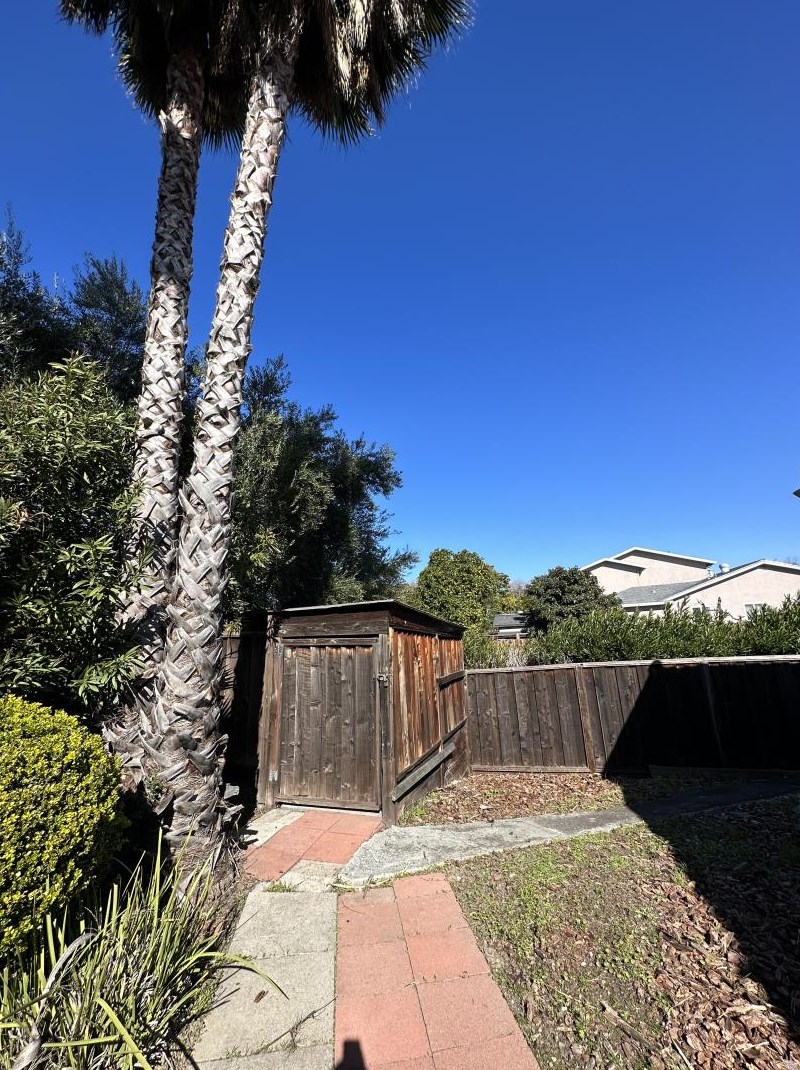 2073 La Orinda Pl, Concord CA  94518-3019 exterior
