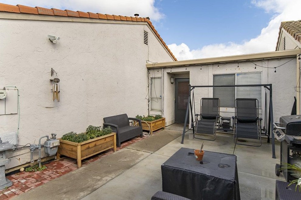 1064 Sherman Dr, Salinas, CA 93907-1927