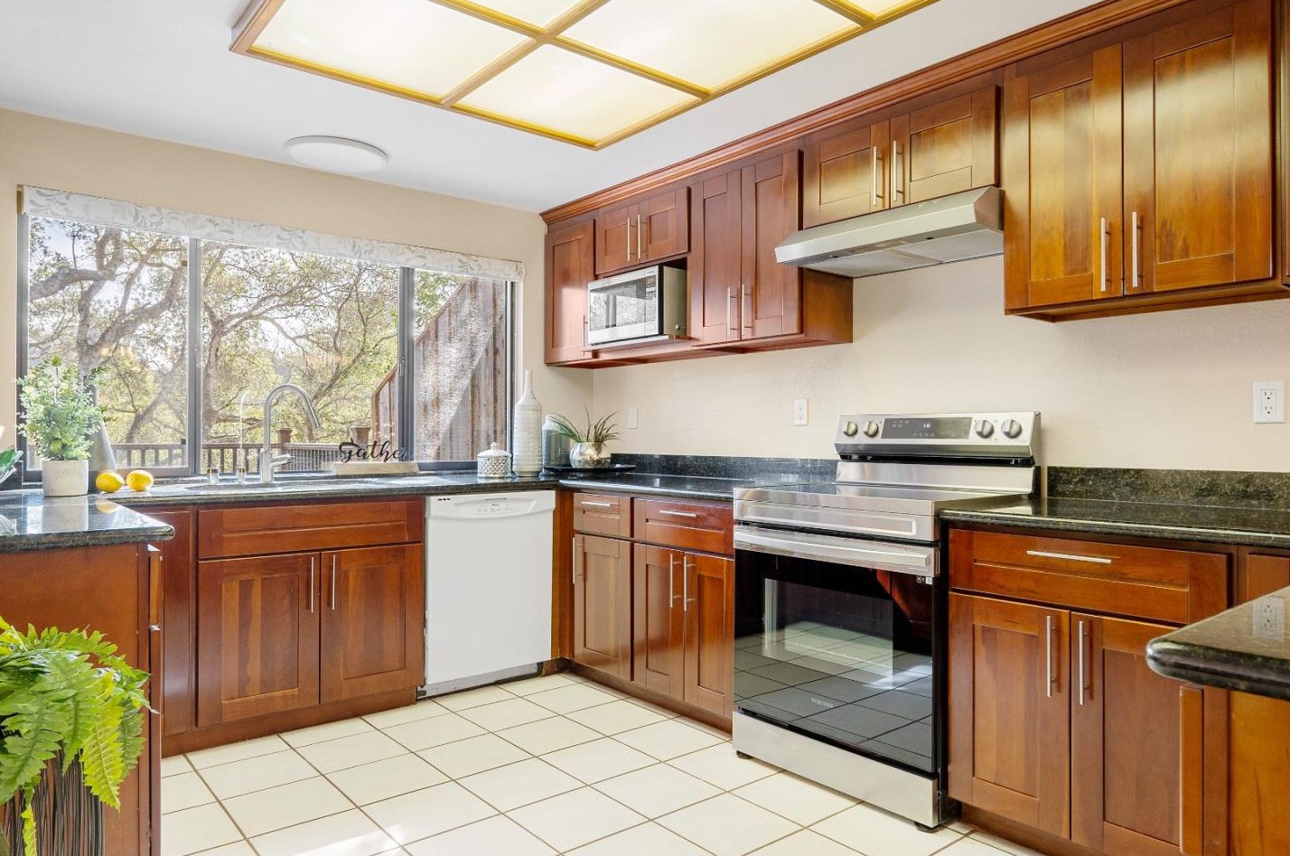 1661 Toyon Ct, San Mateo CA  94403-3957 exterior